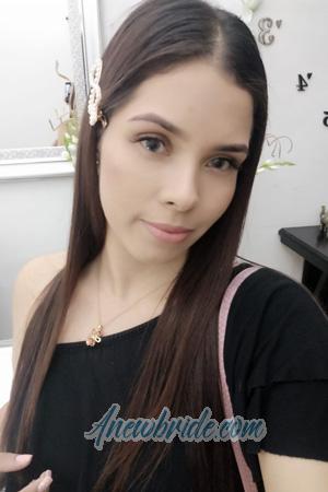 205223 - Daniela Age: 29 - Colombia