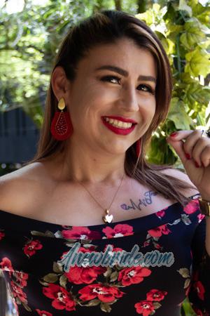 210299 - Yenny Age: 42 - Colombia